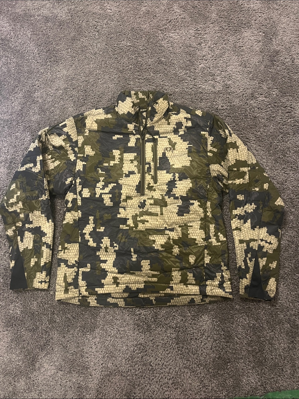 Men's Kuiu Super Down Half-Zip Pullover - Verde Camo
